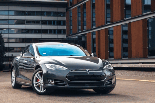 U.S. Family Sues Tesla, Alleging Wrongful Death Caused by Faulty Doors