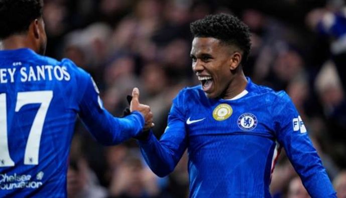 Chelsea Beat 10-Man Barcelona 3-0 in Champions League