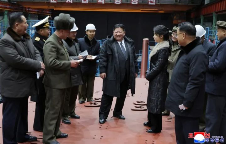 Kim Jong Un Fires Warning as Submarine Deal Raises Tensions in East Asia