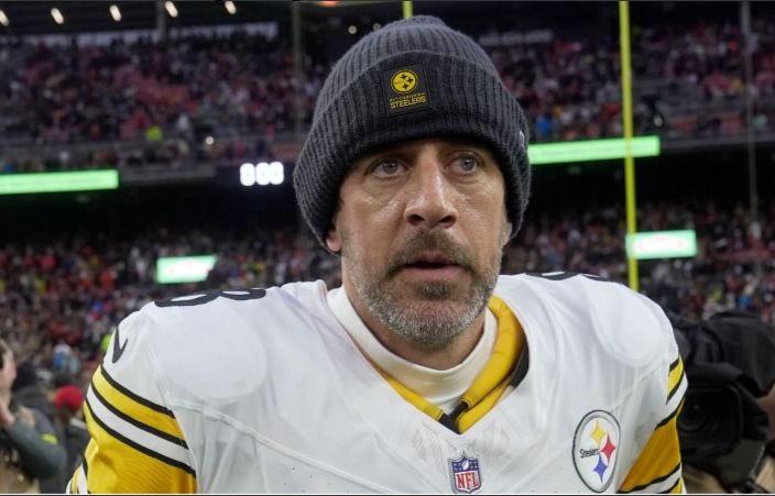 Aaron Rodgers Avoids Retirement Decision After Steelers’ Playoff Defeat to Texans