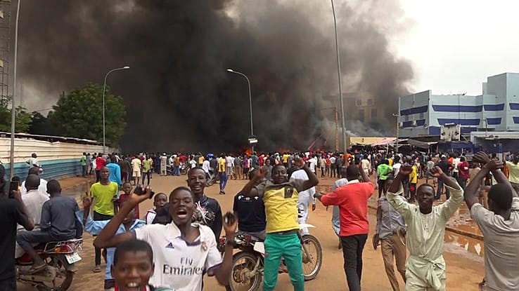 Heavy Gunfire and Explosions Rock Niamey Near Airport Before Calm Returns
