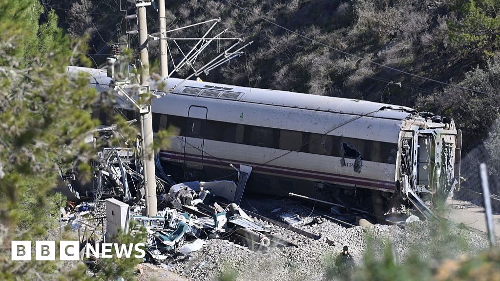 Spanish Train Drivers Begin Nationwide Strike after Deadly Crashes and Safety Scare