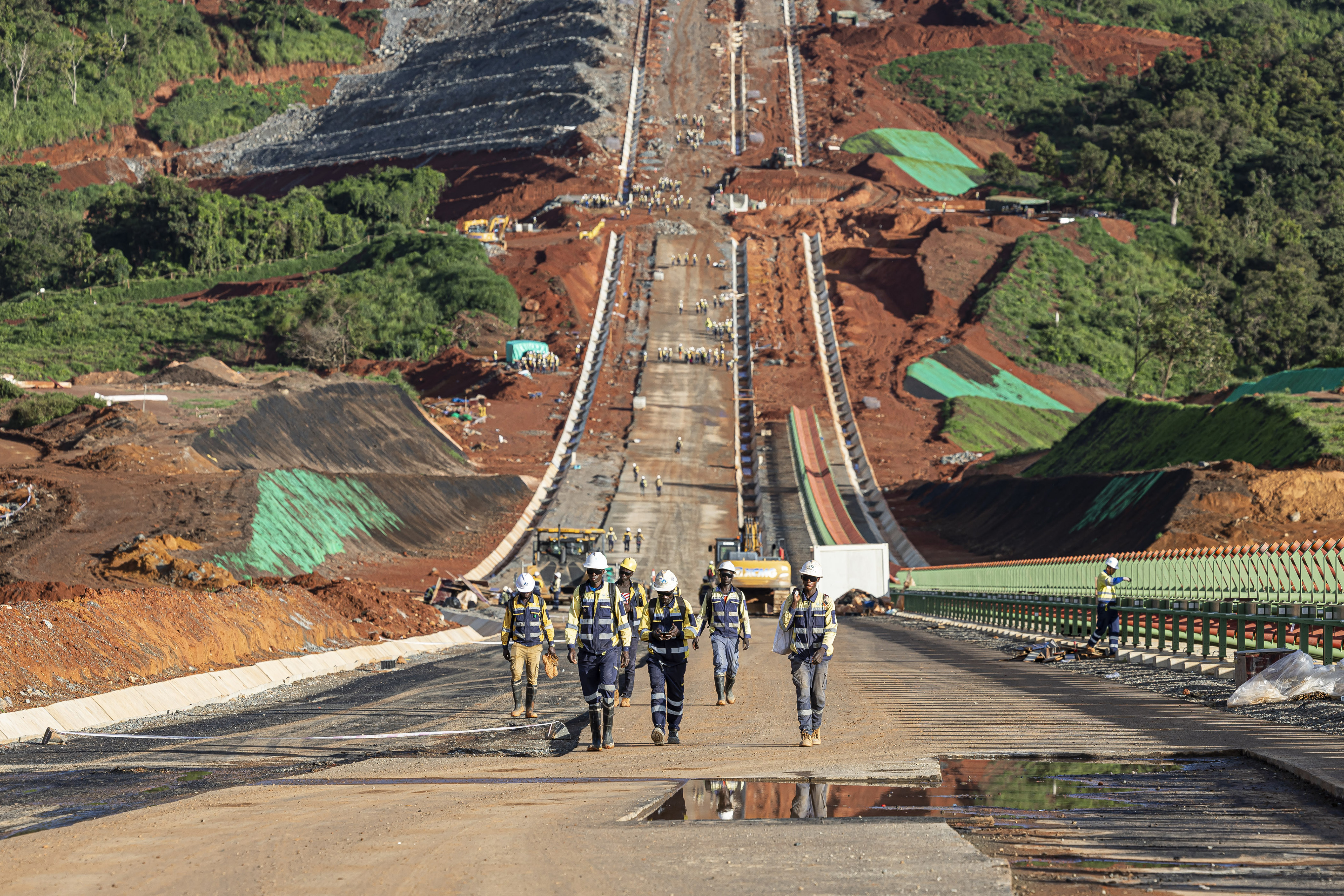 Worker Killed at Simandou Project in Guinea, Rio Tinto Suspends Operations
