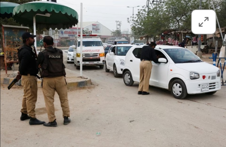 Pakistan-Afghanistan Border Clashes Flare as Islamabad Eyes US-Iran Talks