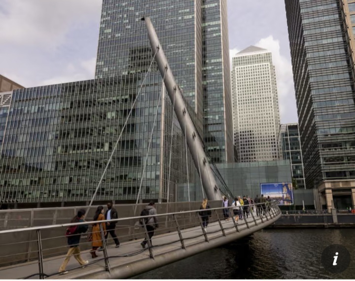 UK Borrowing Costs Ease as Starmer Allies Rally behind Prime Minister
